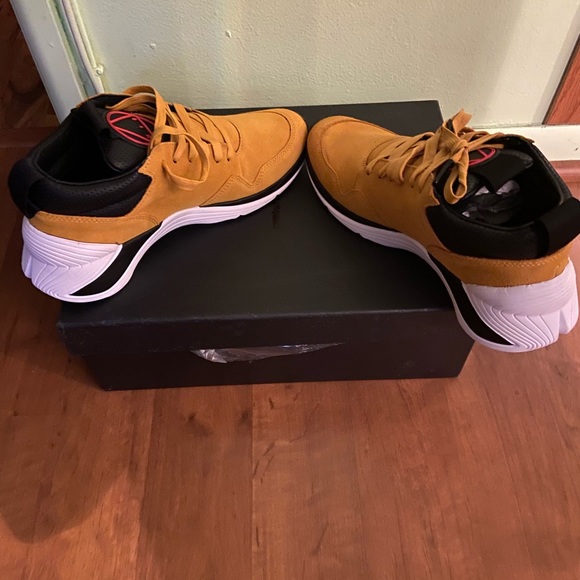 Unisex Alexander McQueen hybrid suede sneakers. - Picture 4 of 8